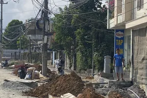 Đà Nẵng: Sau khi làm đường mới, nhà dân chỗ cao chỗ thấp 