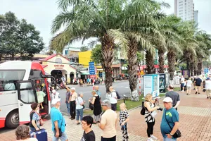 Tàu du lịch chở 2.400 khách châu Âu đến Đà Nẵng