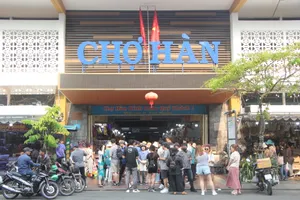 Du khách quốc tế đến TP Đà Nẵng tăng 62 lần so với năm ngoái