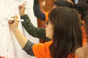 'Tôi thấy đau đớn tột cùng khi cha liên tục đánh mẹ'