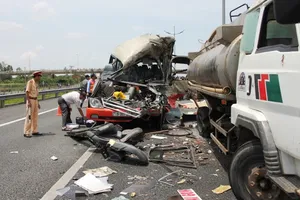 Vụ nổ xe khách tại Lào: Phó thủ tướng gửi lời chia buồn sâu sắc