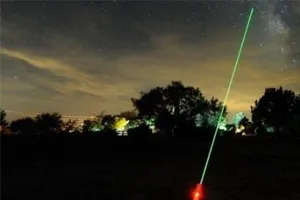 Kiến nghị xử hình sự đối với hành vi chiếu tia laser vào máy bay