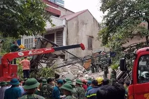 Sập nhà 4 tầng ở Hà Nội: 2 người tử vong
