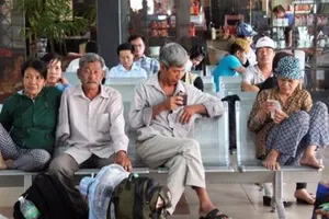 'Tiền trợ cấp cho người cao tuổi chưa đủ mua chiếc bánh mì'