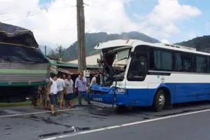 Trao giải thưởng Vô Lăng Vàng cho tài xế 'dìu' xe khách mất thắng 