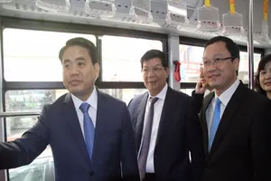 Người dân nói gì về xe buýt nhanh đầu tiên ở Việt Nam?