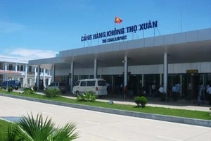 Nhân viên sây bay trả trăm triệu cho khách được khen