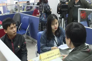 Người lao động cần việc nhẹ, lương cao, DN khó tuyển