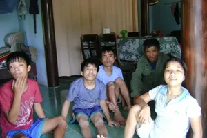 Tuấn Hưng và Đỗ Mỹ Linh xoa dịu nỗi đau da cam 