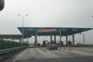 Xóa 1 trạm thu phí trên cao tốc vì gây ùn tắc