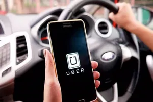 Tạm dựng cấp phép thí điểm mới taxi Uber, Grab