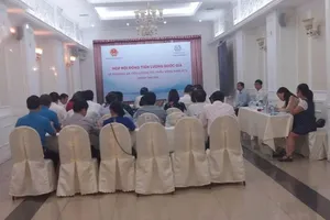 Bên đòi tăng lương 450 ngàn đồng, bên không muốn tăng