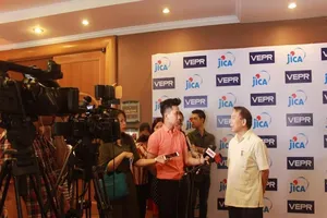 Lương công nhân không đủ sống sao so sánh với Thái Lan