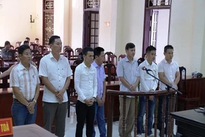 Nguyên bí thư Đảng ủy phường đánh bạc lãnh án