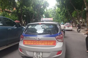 Sở GTVT Hà Nội yêu cầu các hãng taxi gỡ khẩu hiệu