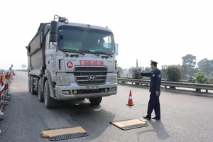 Hơn 800 tài xế bị tước giấy phép vì chở quá tải