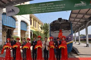 Khai trương tàu chở khoáng sản sang Trung Quốc