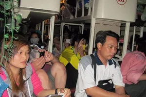 Bị nhà xe nhồi nhét, CSGT tiêu cực: Gọi những số này!