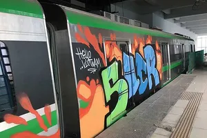 Hình vẽ trên tàu Cát Linh – Hà Đông đã được xóa