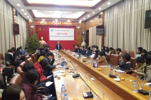 Hàng loạt người lao động cầm cố sổ bảo hiểm