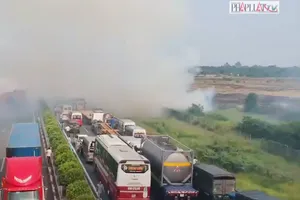 Tai nạn liên hoàn trên cao tốc là do khói đốt đồng