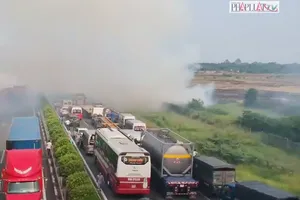 Thủ tướng: Ngăn người dân đốt lửa khu vực giao thông