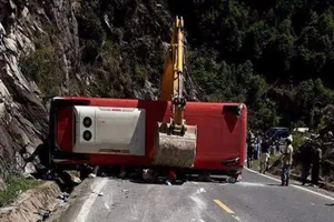 Khẩn trương điều tra vụ xe chở cán bộ hưu trí công an gặp nạn