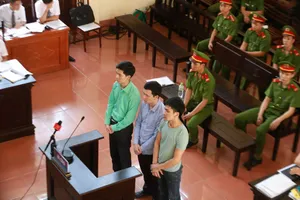 Xử BS Hoàng Công Lương: 'VKS viện dẫn văn bản hết hiệu lực'