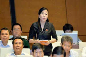 Cử tri nhắn tin bày tỏ đồng tình khi lùi dự luật đặc khu