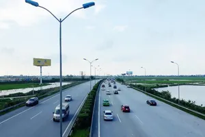 Yêu cầu 22.600 phương tiện quá tải rời khỏi cao tốc