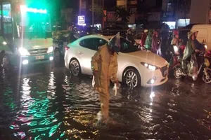 Nhiều tuyến đường TP Hà Nội thành sông