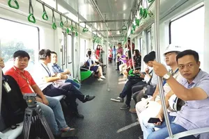 Tàu Cát Linh chạy thử, dân không được vào xem