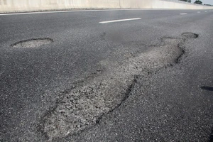 Chủ đầu tư họp khẩn vụ hư hỏng cao tốc Đà Nẵng-Quảng Ngãi