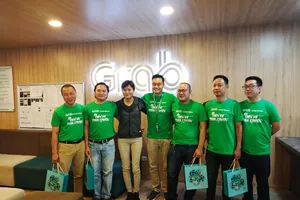 Dân văn phòng, kinh doanh đua nhau… khoác áo tài xế công nghệ