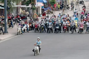 Sửa quy định xử phạt xe vượt đèn vàng