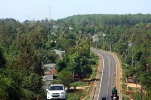 Xin lùi thông tuyến đường Hồ Chí Minh vì... thiếu 28.400 tỉ