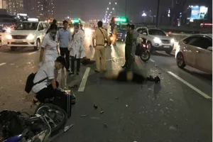 Yêu cầu TP.HCM xử nghiêm xe máy lưu thông vào làn ô tô