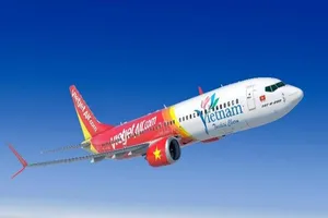 Thêm 1 máy bay gặp sự cố phải quay về bãi đỗ