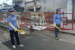 Vụ nhân viên gác chắn cứu bà cụ: 'Người hùng' ngành đường sắt