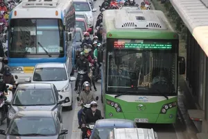 Kiến nghị miễn vé cho người già khi dùng phương tiện công cộng