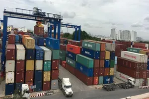 Hơn 3.000 container không có người nhận