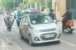 VCCI đề nghị bỏ quy định xe công nghệ gắn hộp đèn