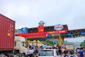 Mới được thu phí, BOT quốc lộ 6 liền bị người dân phản ứng