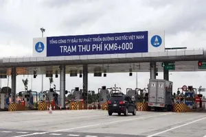 Sét đánh làm hỏng trạm thu phí BOT