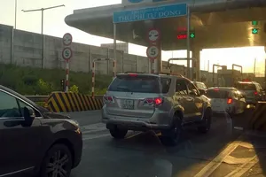 Ba nhà đầu tư BOT đồng ý ký hợp đồng phụ thu phí không dừng