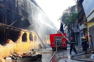 16 giờ đối diện với 'giặc lửa' ở Công ty Rạng Đông