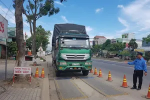 Tăng cường kiểm tra xe quá tải vào ban đêm