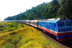 Báo cáo Bộ Chính trị dự án đường sắt tốc độ cao Bắc-Nam