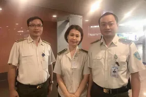 Hành khách bỏ quên 50 triệu đồng trong nhà vệ sinh