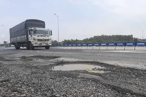 Khắc phục hư hỏng cao tốc Đà Nẵng - Quảng Ngãi trước 15-10